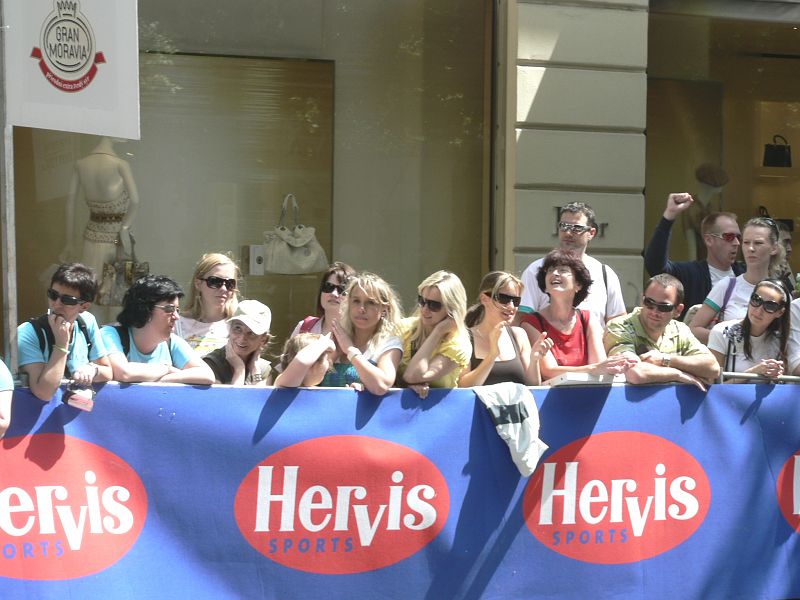 Maraton09 185.jpg - Fanynek bylo opět více než fanoušků.